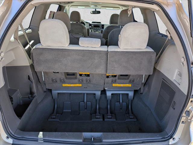 Used 2011 Toyota Sienna LE w/ Towing Pkg image 19