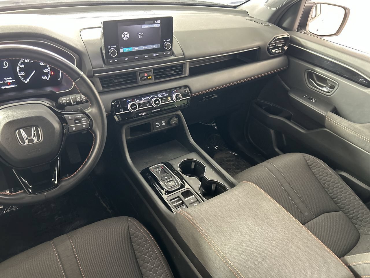 Used 2025 Honda Pilot Sport image 22