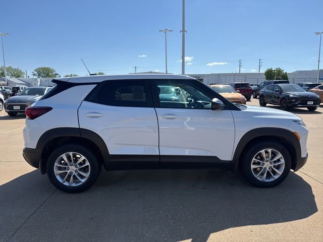 Used 2025 Chevrolet TrailBlazer LS w/ LS Convenience Package FWD image 2