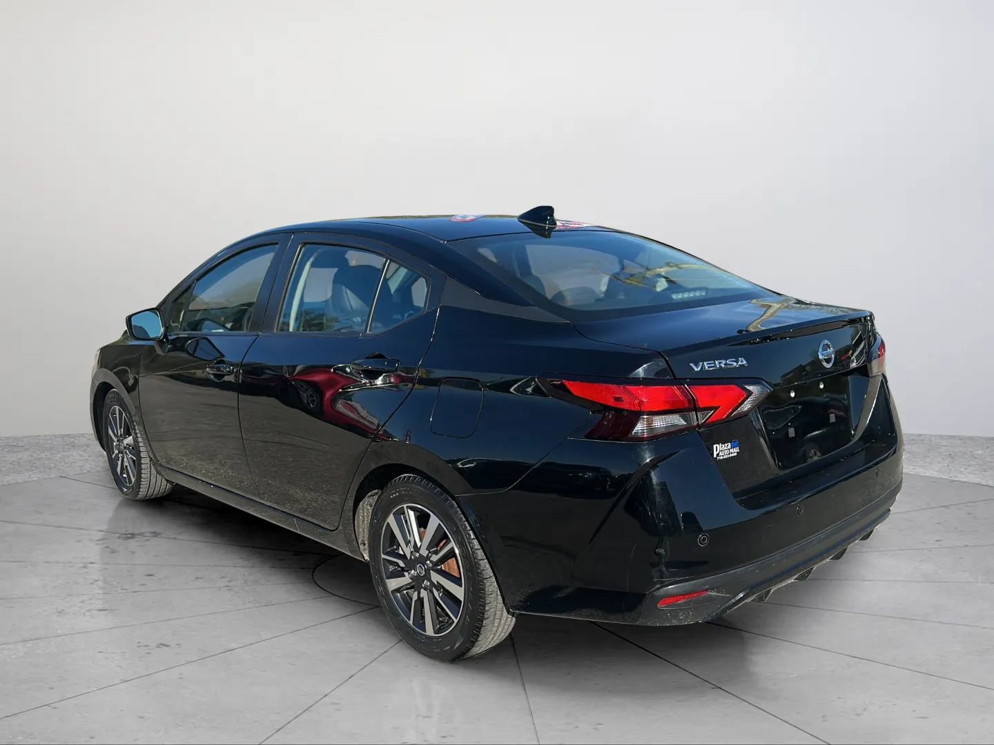 Used 2021 Nissan Versa SV FWD image 11