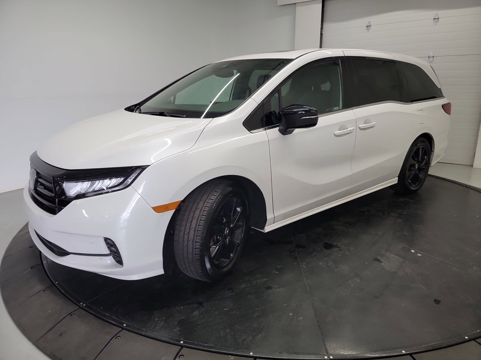Certified 2023 Honda Odyssey Sport image 3