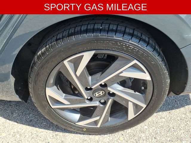 Used 2024 Hyundai Elantra SEL w/ Convenience Package FWD image 16