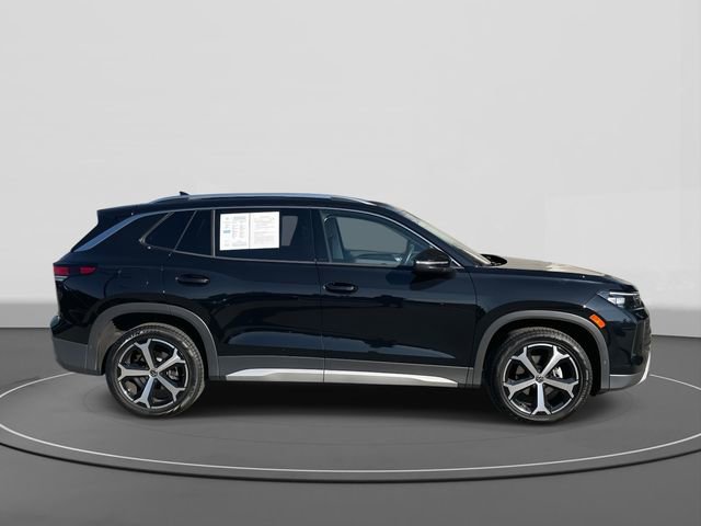 Used 2025 Volkswagen Tiguan SE image 3