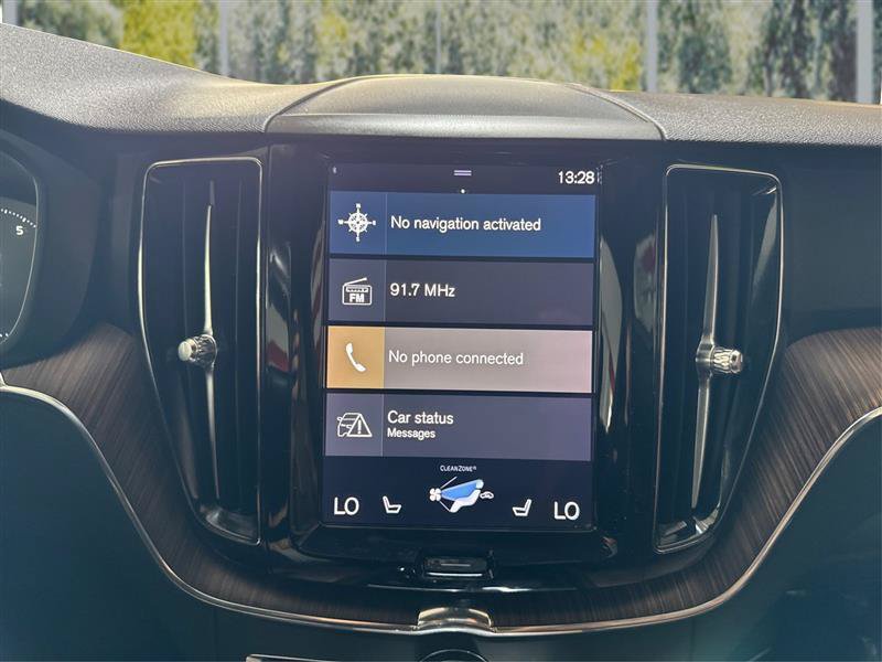 Used 2021 Volvo XC60 T5 Momentum AWD/4WD image 16