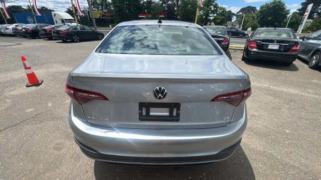 Used 2024 Volkswagen Jetta SE FWD image 6