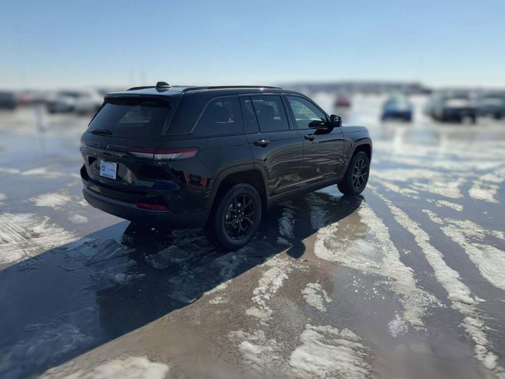 New 2026 Jeep Grand Cherokee Altitude image 12