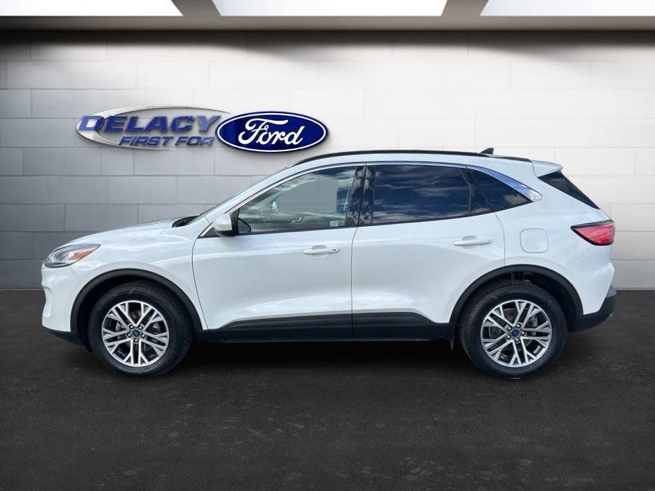 Used 2022 Ford Escape SEL image 2