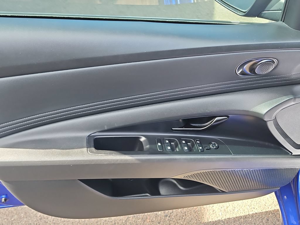 Used 2025 Hyundai Elantra SEL FWD image 10