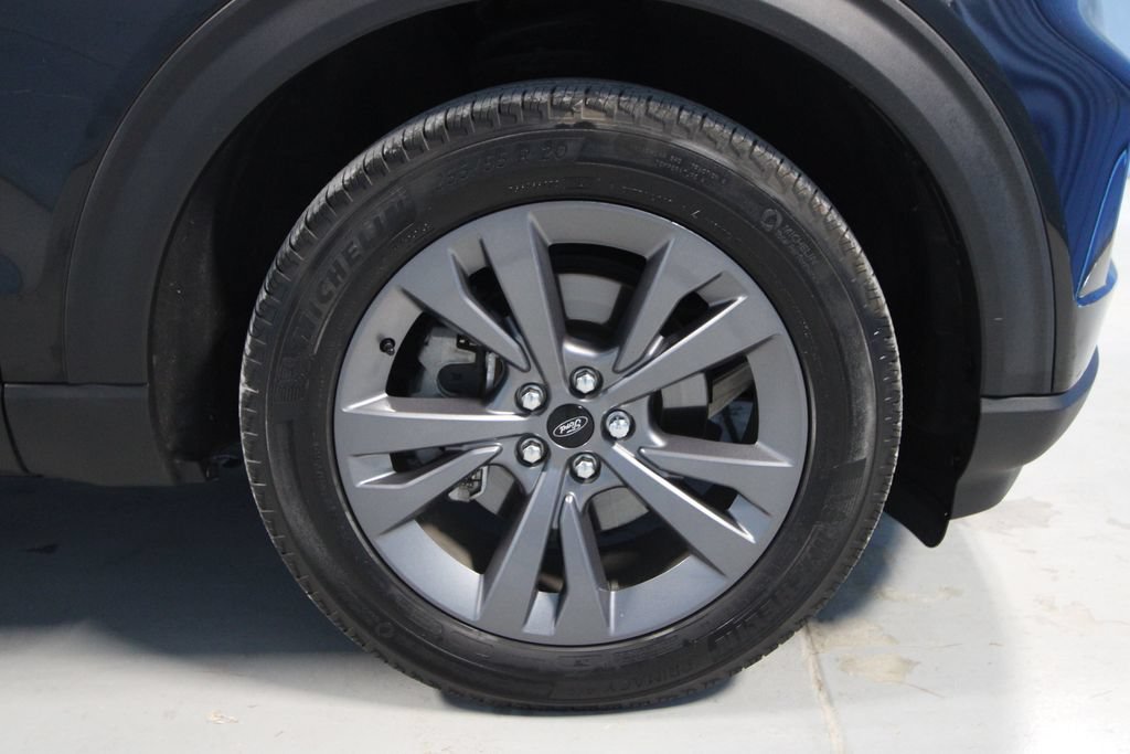 Used 2024 Ford Explorer XLT w/ Equipment Group 202A AWD/4WD image 36