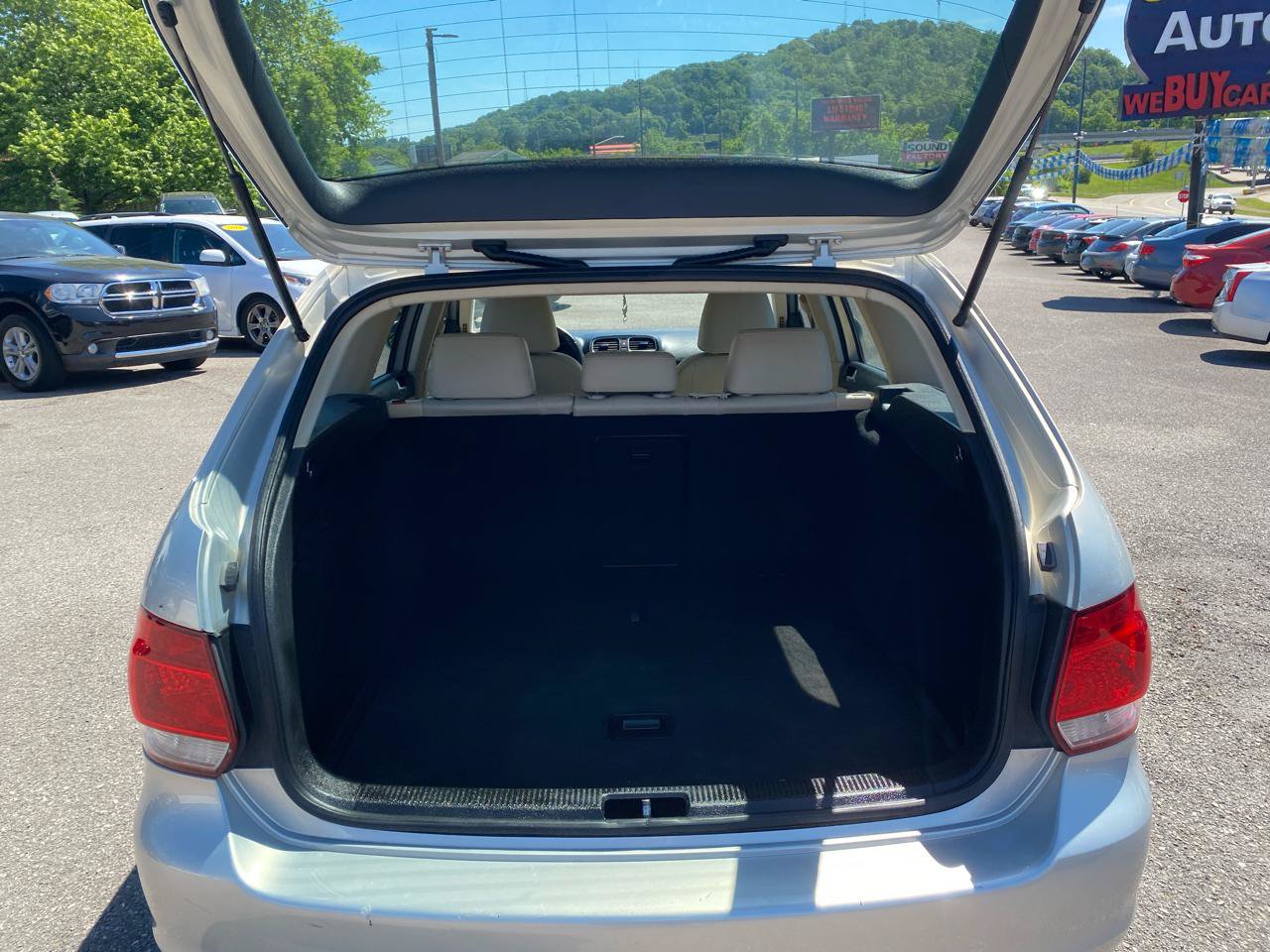 Used 2011 Volkswagen Jetta TDI FWD image 11
