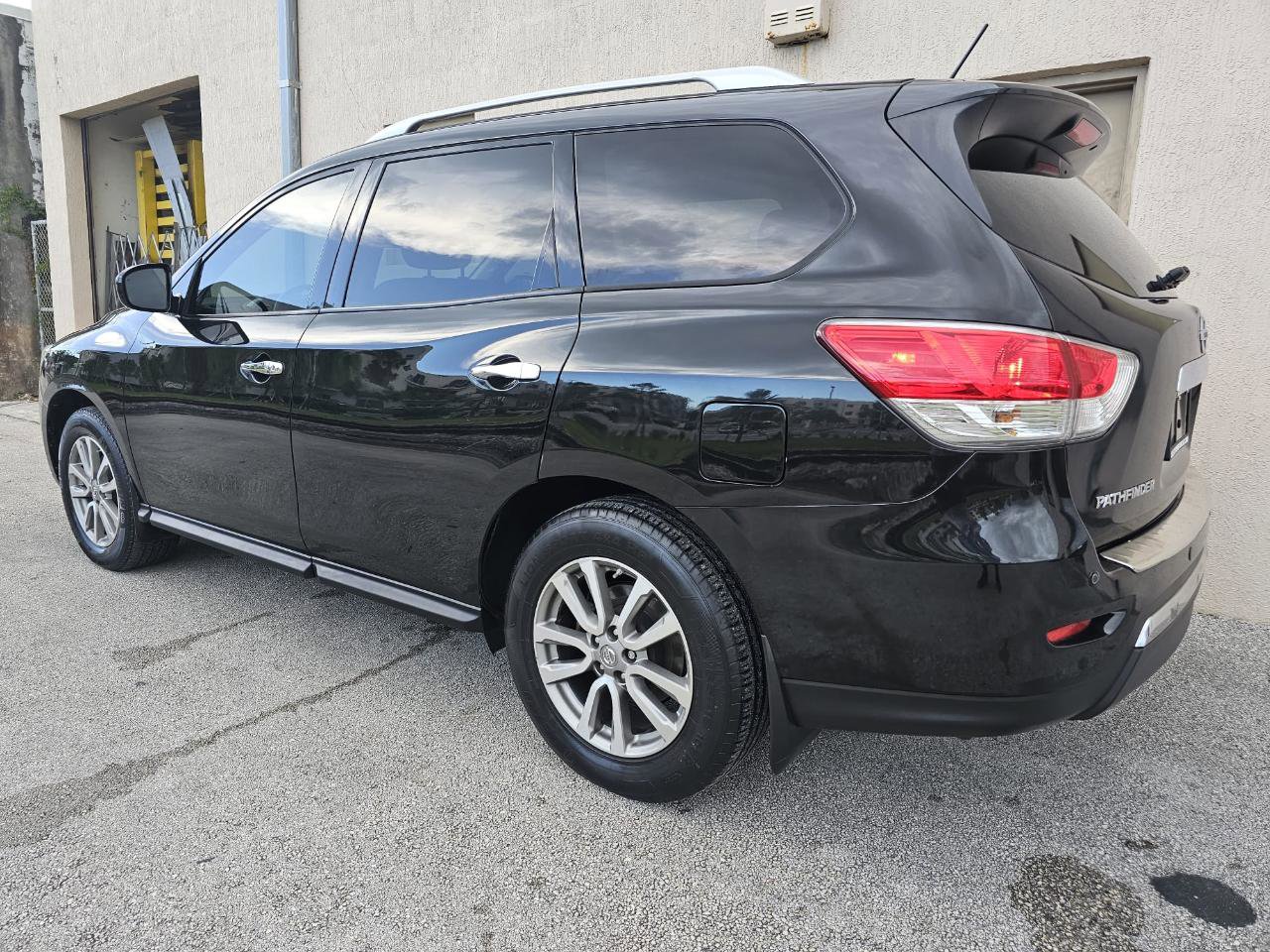 Used 2015 Nissan Pathfinder SV AWD/4WD image 7