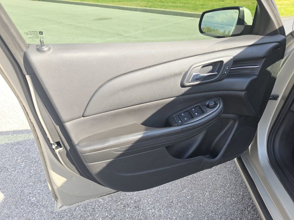 Used 2015 Chevrolet Malibu LT w/ Power Convenience Package FWD image 16