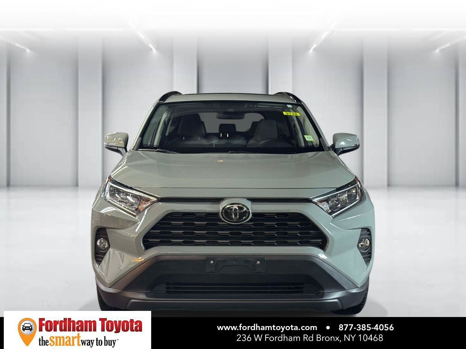 Used 2019 Toyota RAV4 XLE AWD/4WD image 2