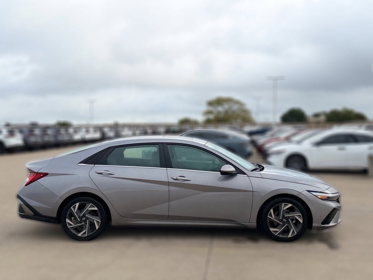 Used 2025 Hyundai Elantra SEL FWD image 5