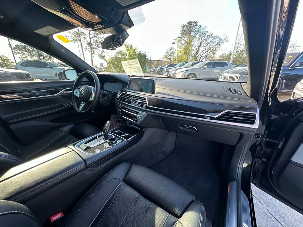 Used 2020 BMW 750i xDrive w/ Executive Package AWD/4WD image 32