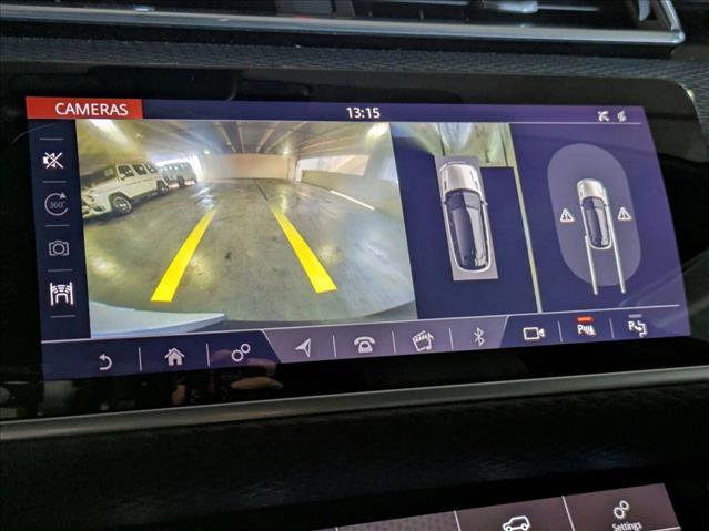 Used 2019 Land Rover Range Rover Velar R-Dynamic SE image 14