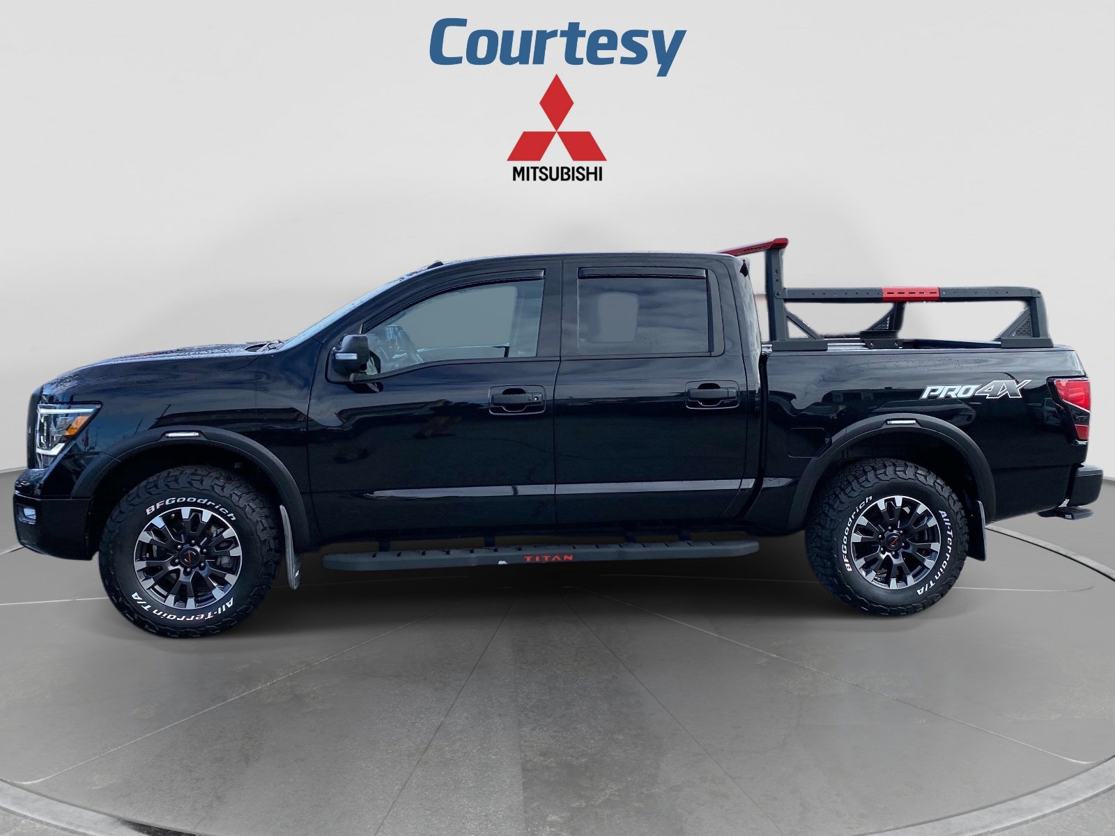 Used 2021 Nissan Titan PRO-4X w/ Pro-4x Convenience Package AWD/4WD image 2