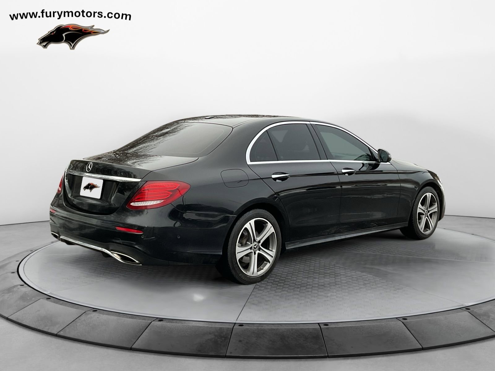 Used 2018 Mercedes-Benz E 300 4MATIC image 3