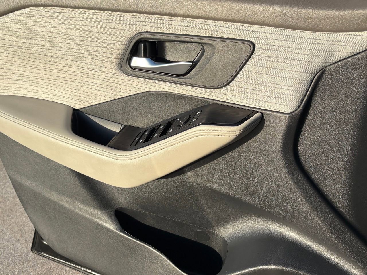 Certified 2023 Nissan Rogue SV image 26