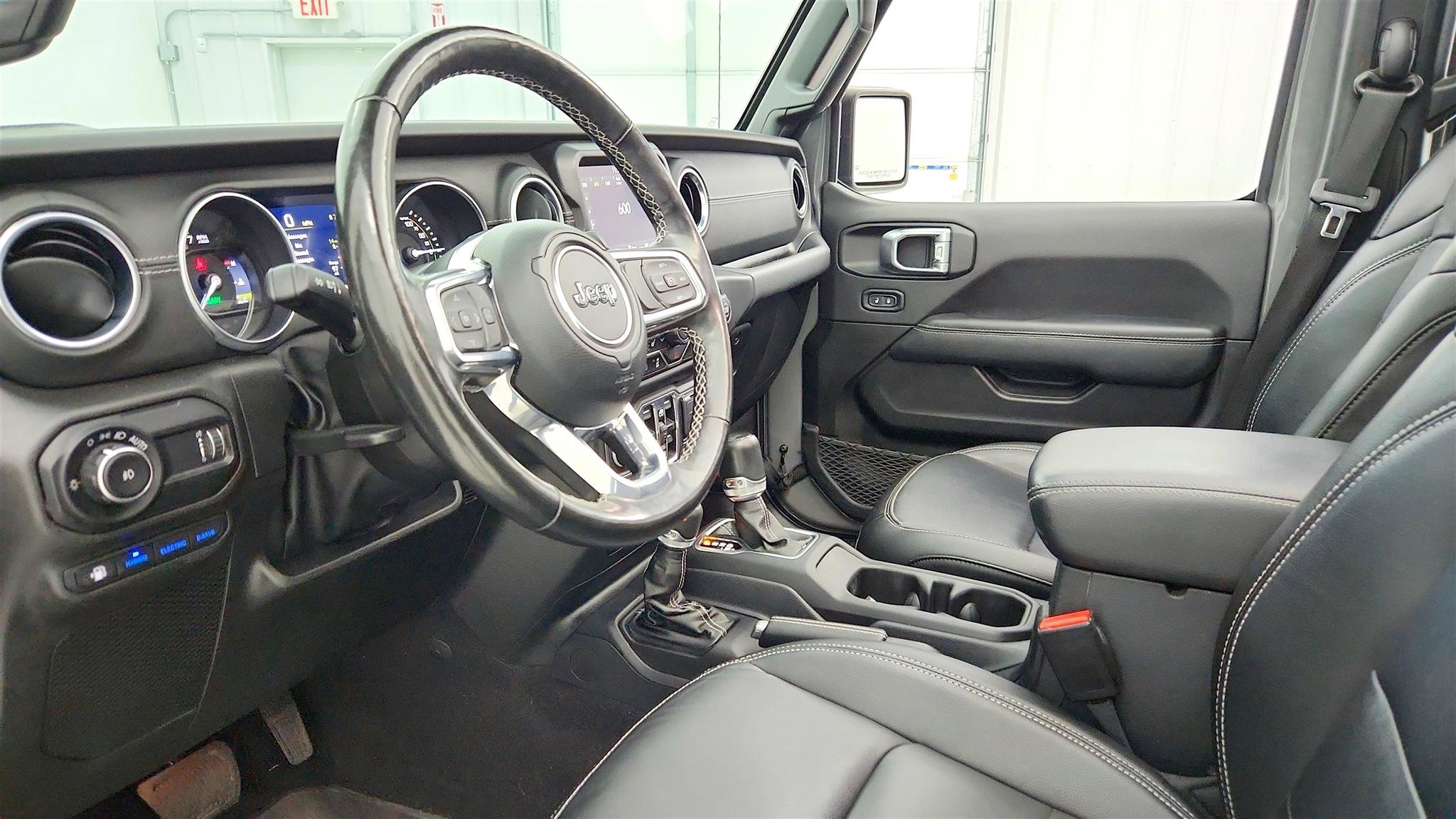 Used 2023 Jeep Wrangler Unlimited Sahara w/ Cold Weather Group AWD/4WD image 25