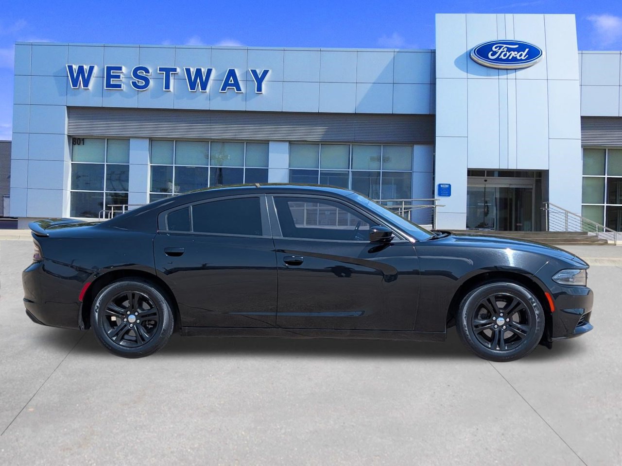 Used 2022 Dodge Charger SXT RWD image 2