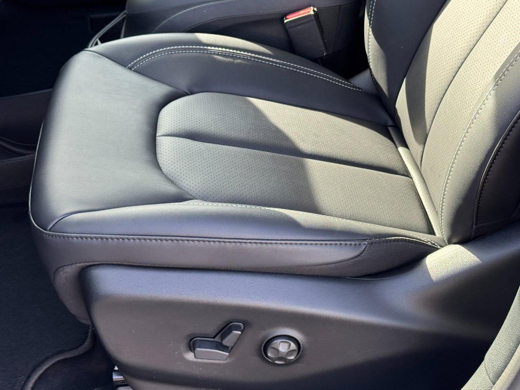 New 2026 Chrysler Voyager LX image 16