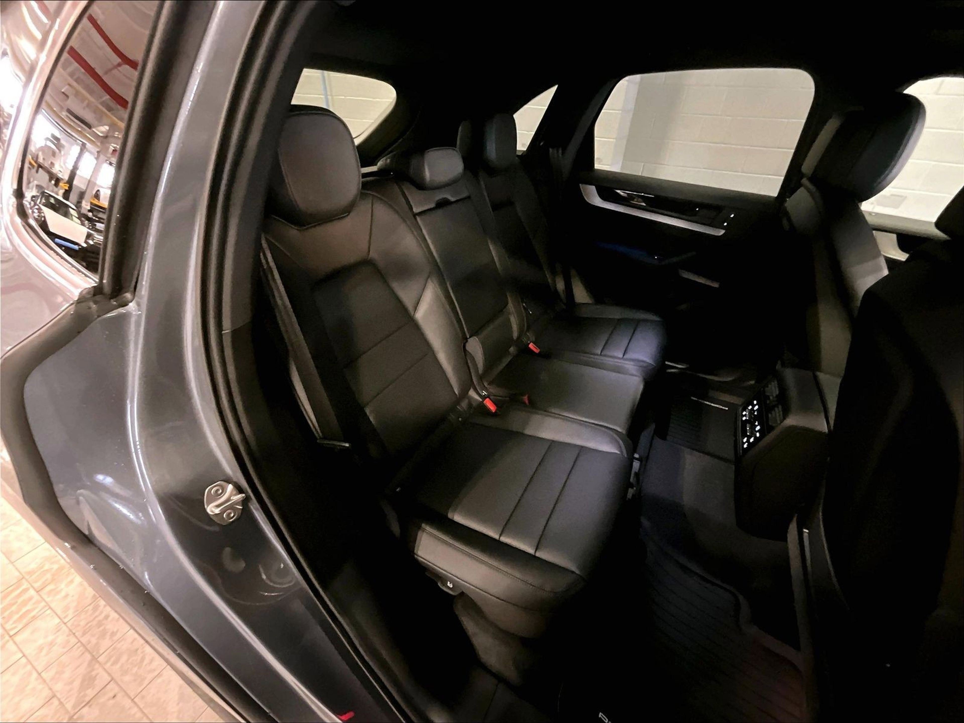 New 2026 Porsche Cayenne image 21