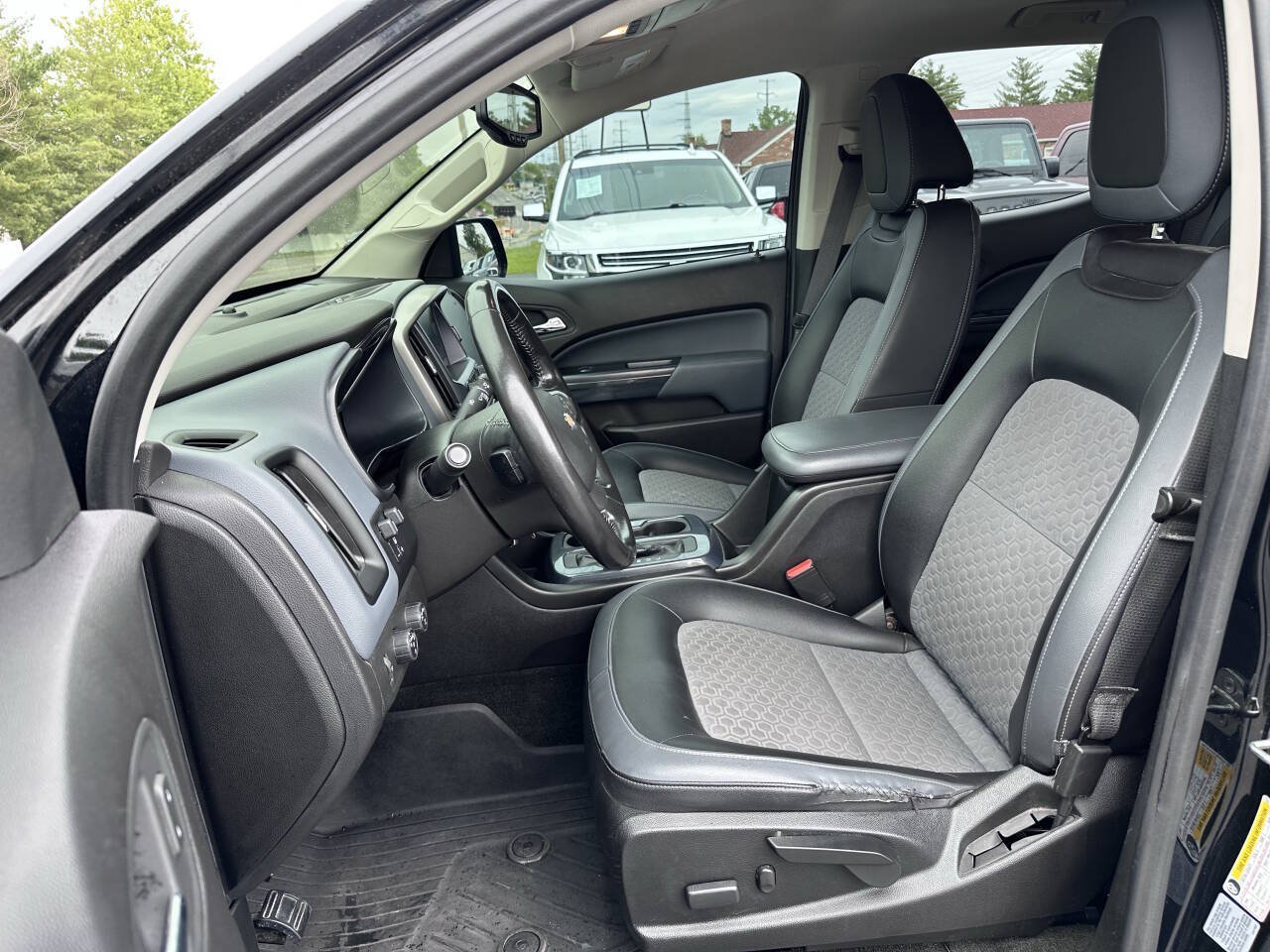 Used 2017 Chevrolet Colorado Z71 AWD/4WD image 17
