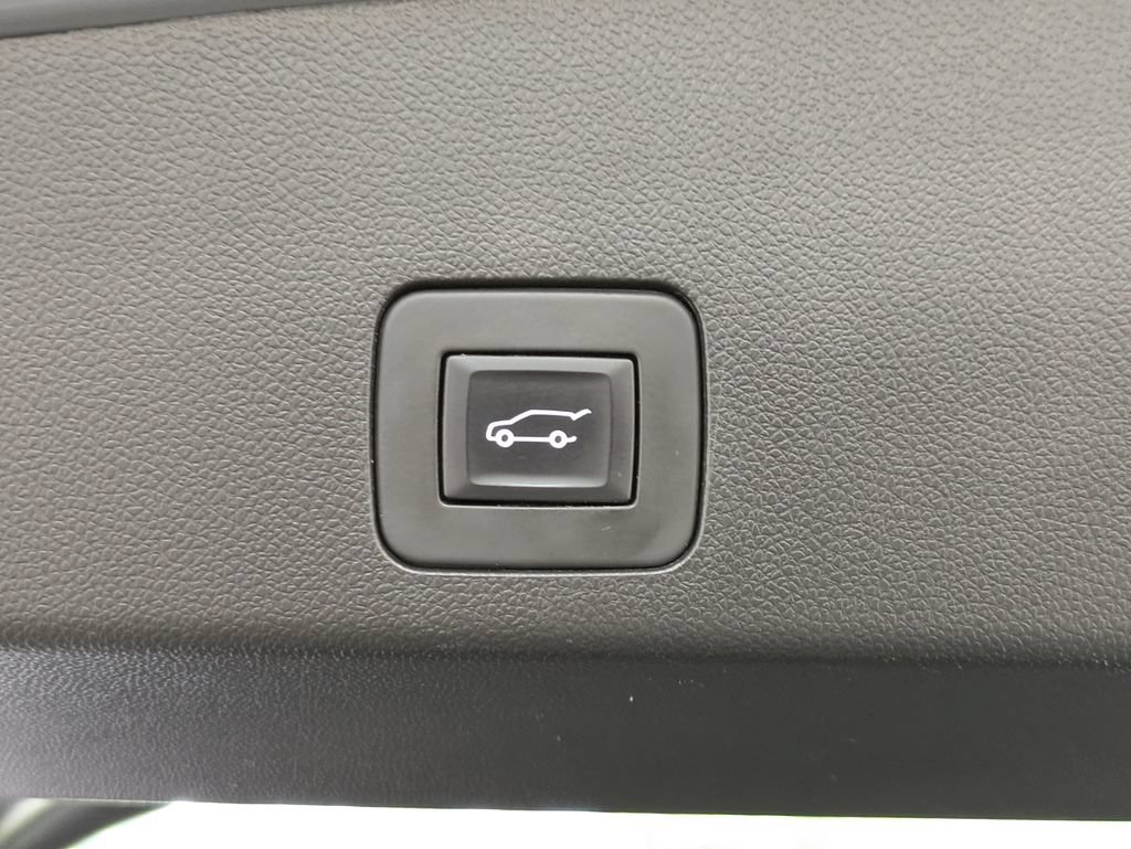 Used 2022 Buick Encore GX Select w/ Sport Touring Package FWD image 21