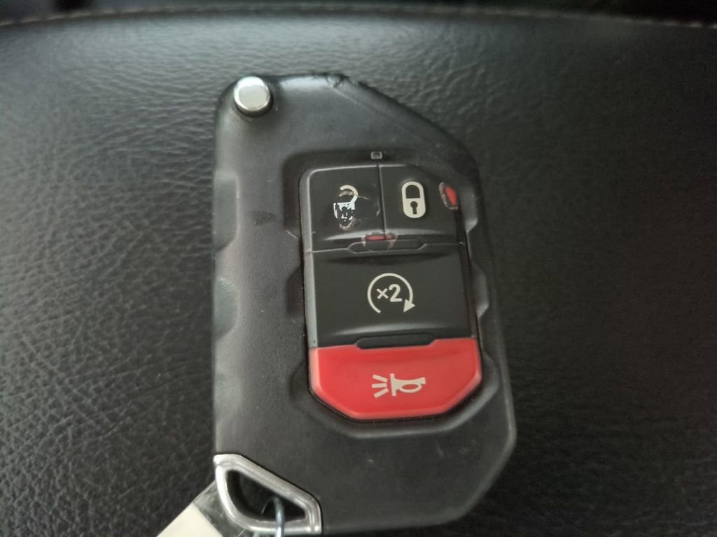 Used 2023 Jeep Gladiator Overland image 36