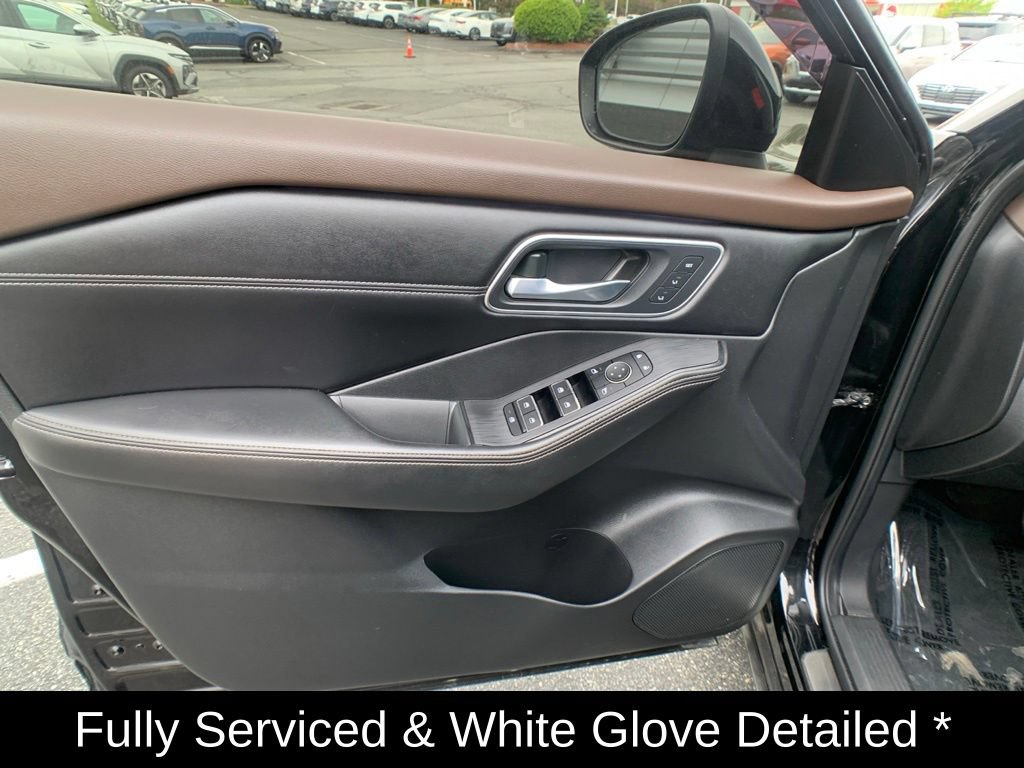 Certified 2023 Nissan Rogue Platinum w/ Platinum Premium Package AWD/4WD image 11