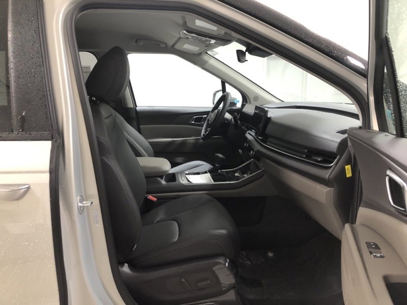 New 2026 Kia Carnival EX image 13