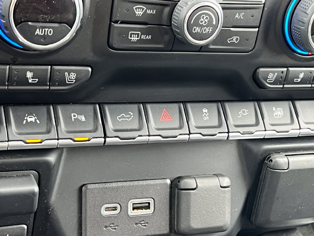 Used 2022 Chevrolet Silverado 1500 High Country AWD/4WD image 40