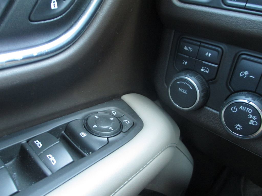 Used 2023 Chevrolet Suburban LT AWD/4WD image 27