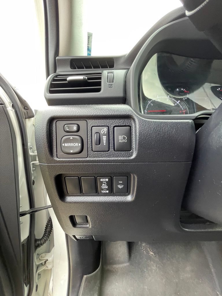 Used 2022 Toyota 4Runner SR5 AWD/4WD image 11