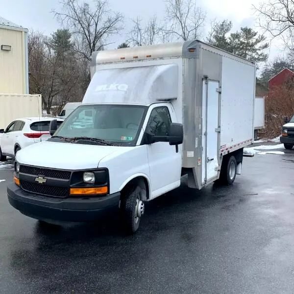 Used 2016 Chevrolet Express 3500 RWD image 2