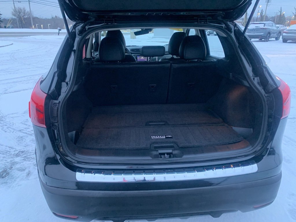 Used 2018 Nissan Rogue Sport SL w/ SL Premium Package image 27