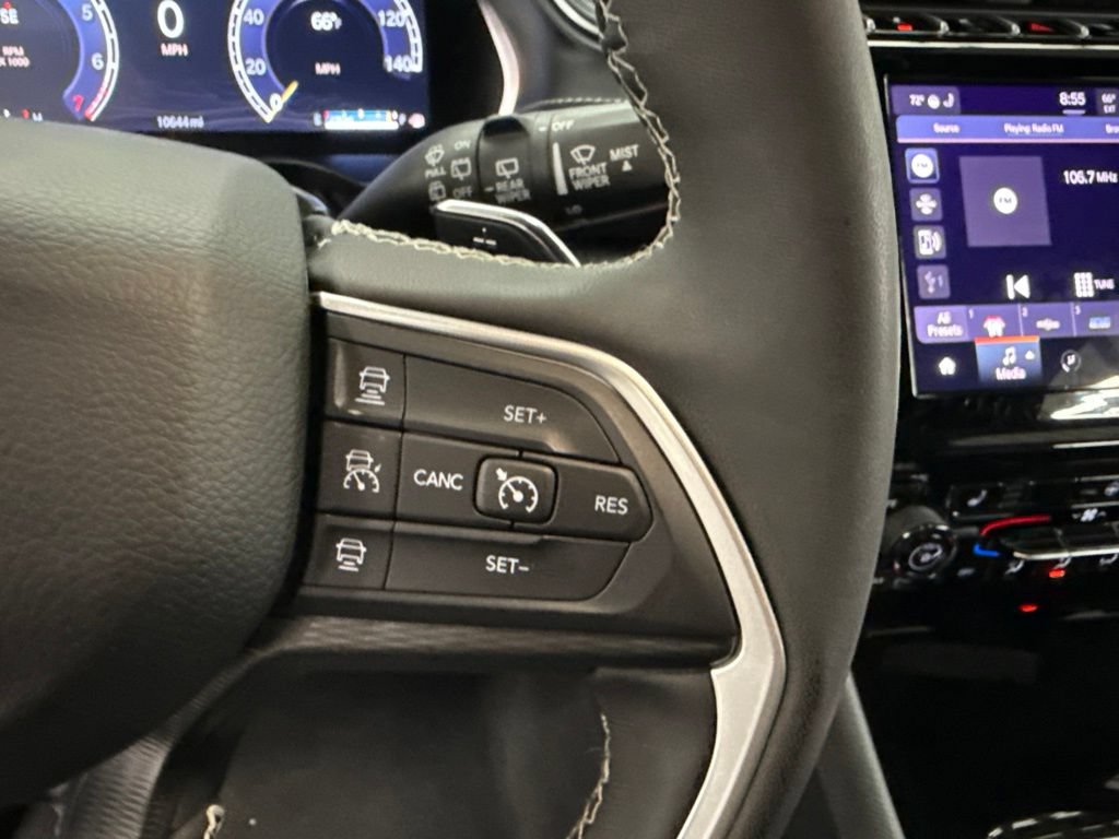 Used 2025 Jeep Grand Cherokee Laredo w/ Luxury Tech Group I AWD/4WD image 27