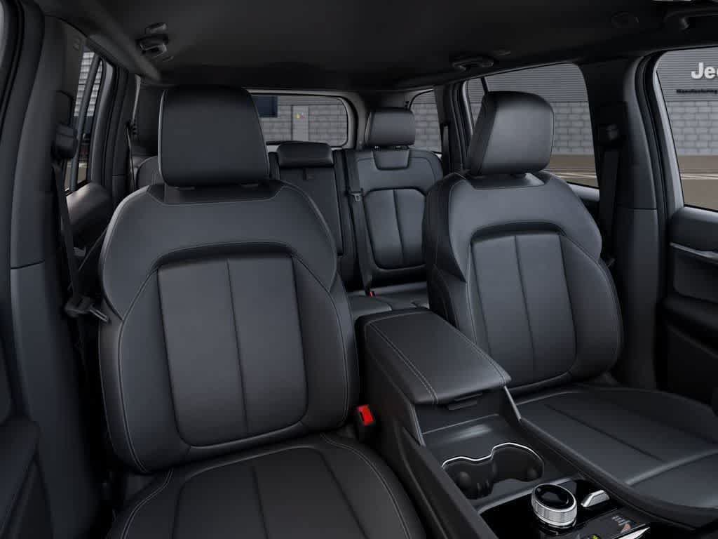 Used 2025 Jeep Grand Cherokee Limited w/ Black Appearance Package AWD/4WD image 16