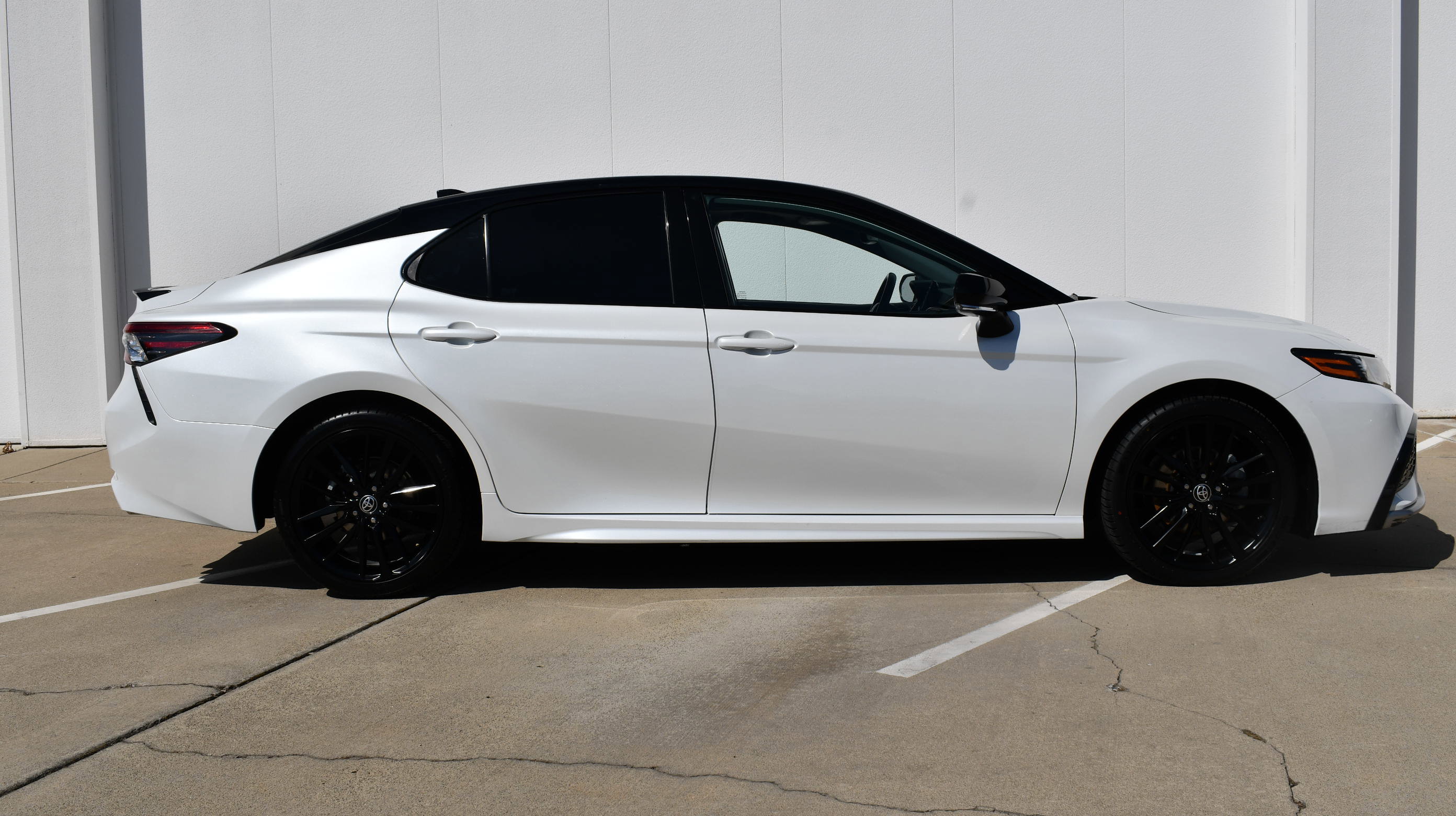 Used 2022 Toyota Camry XSE FWD image 5