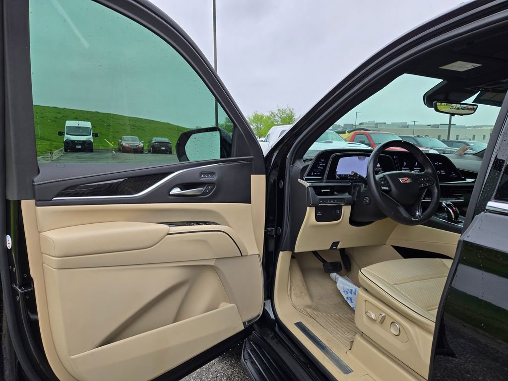 Used 2023 Cadillac Escalade Premium Luxury AWD/4WD image 14