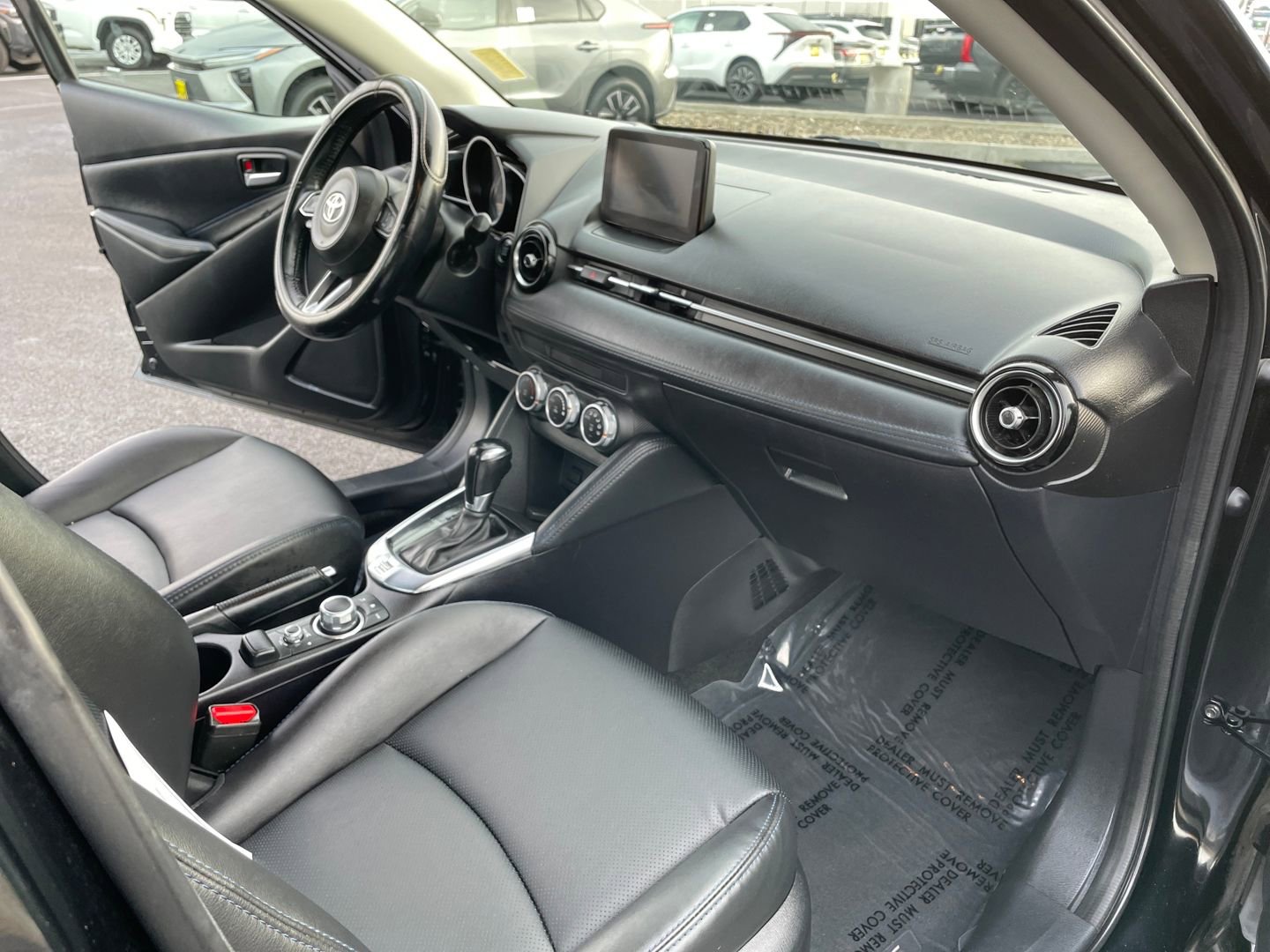 Used 2019 Toyota Yaris XLE image 14