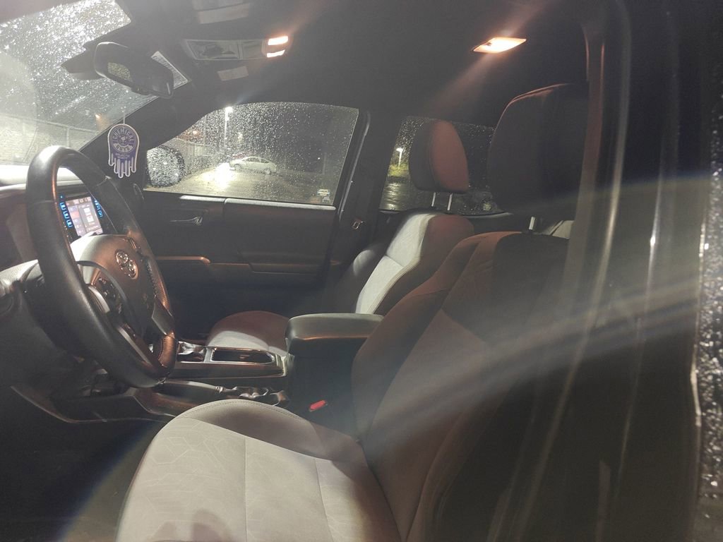 Used 2019 Toyota Tacoma TRD Off-Road image 8