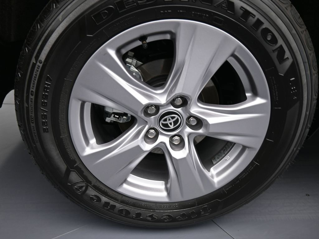 Used 2025 Toyota RAV4 XLE image 41