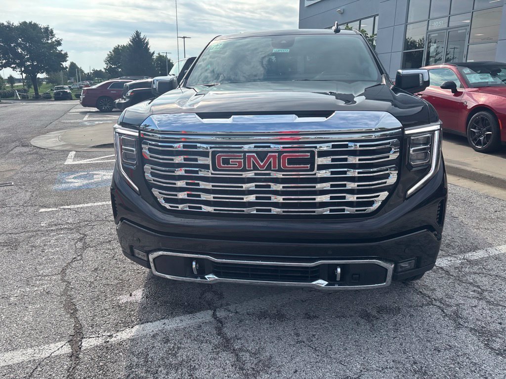 Used 2023 GMC Sierra 1500 Denali w/ Denali Reserve Package AWD/4WD image 10