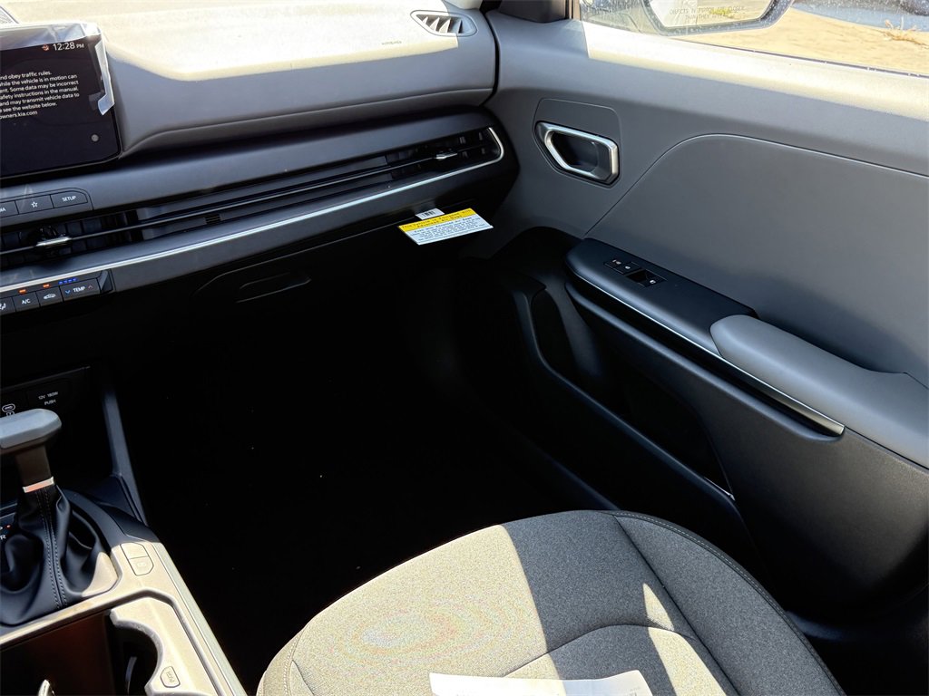New 2025 Kia K4 LXS image 16