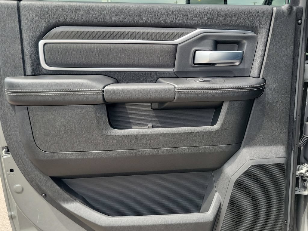 New 2026 RAM 3500 Big Horn AWD/4WD image 11