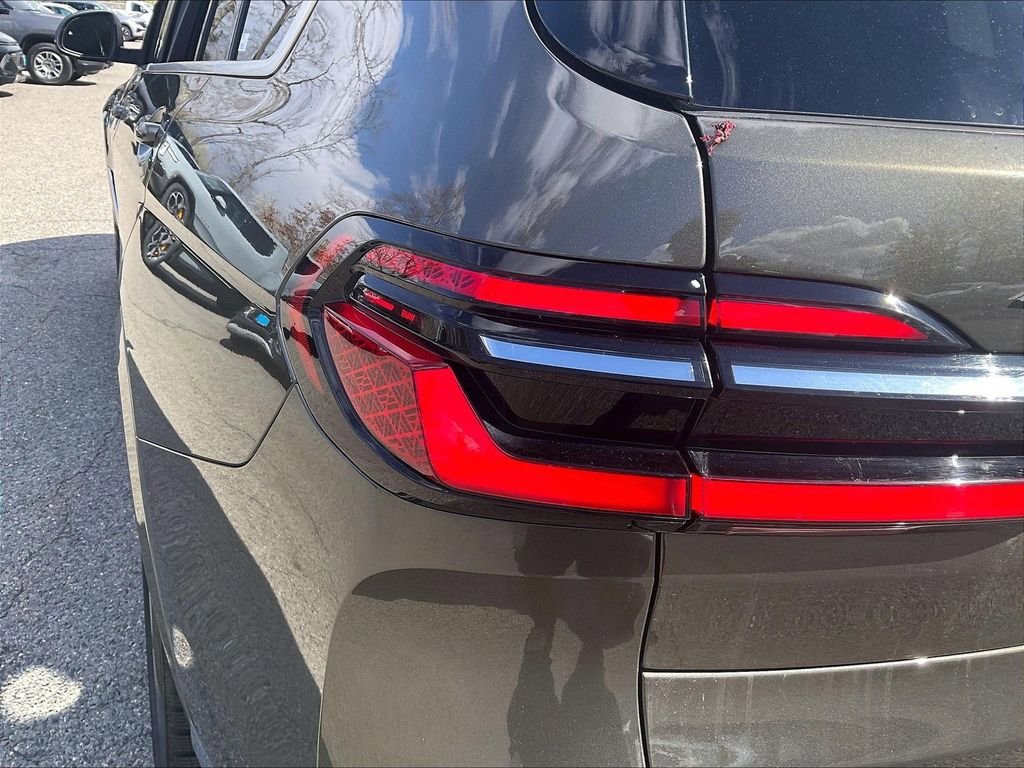 Used 2024 BMW X7 xDrive40i w/ Executive Package AWD/4WD image 34