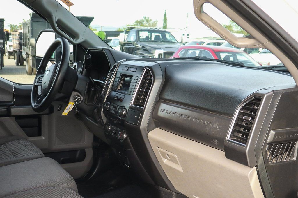 Used 2017 Ford F550 2WD Regular Cab Super Duty image 43