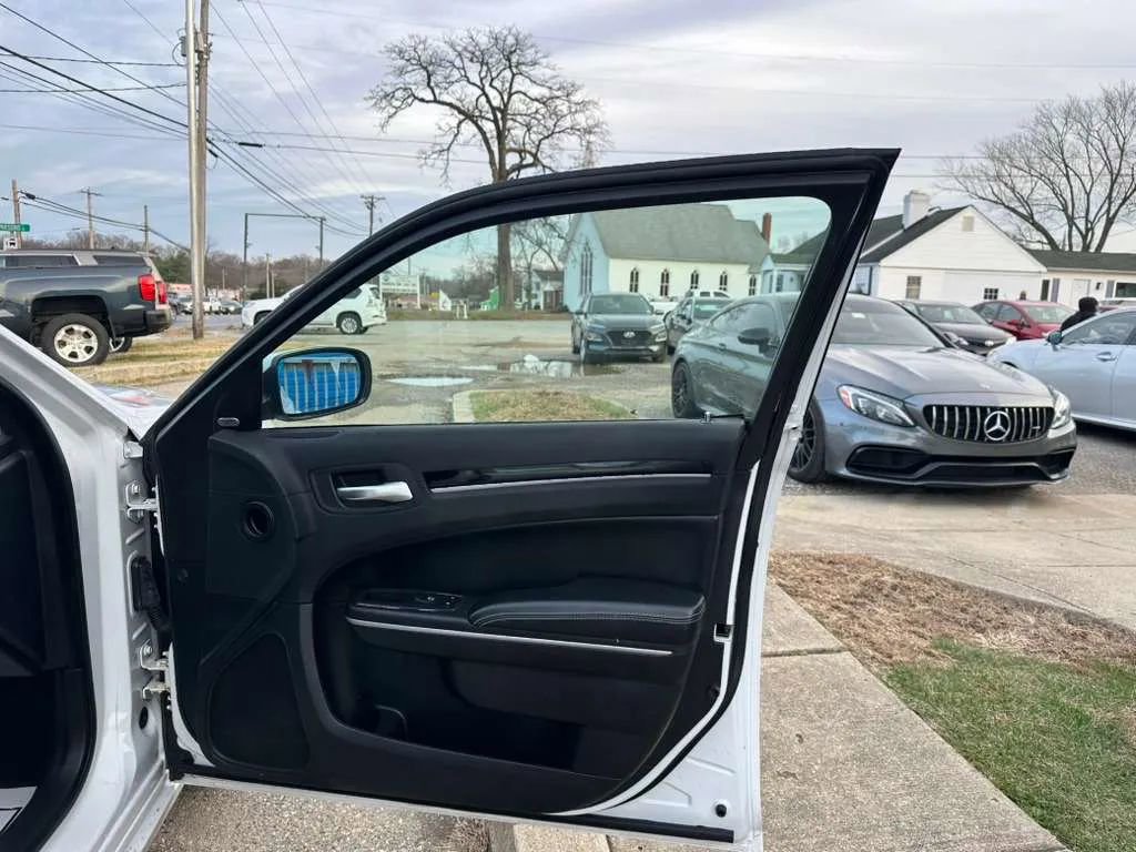 Used 2019 Chrysler 300 S image 35
